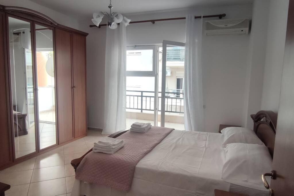 Con Due Da Letto Apartamento Tirana